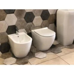 Sanitari A Terra Filo Muro, Linea Tonda