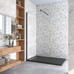 Parete Fissa Doccia Walk In 50x200cm In Vetro 8 Mm Temperato Trasparente Anticalcare Con Barra Stabilizzatrice 70-120 Cm Regolabile Profilo Nero Opaco