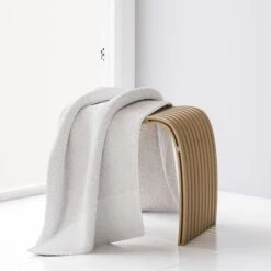 Schulte Sgabello Da Bagno Ergonomico Con Piedi Antiscivolo E Doghe Curve, 46 X 40 X 30 Cm, Bambù