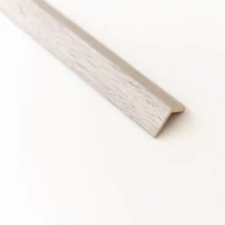 Paraspigolo In Mdf Rovere Grigio Mm.28x28x3000